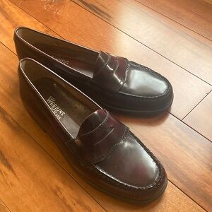 Weejuns Bass leather loafers size 6